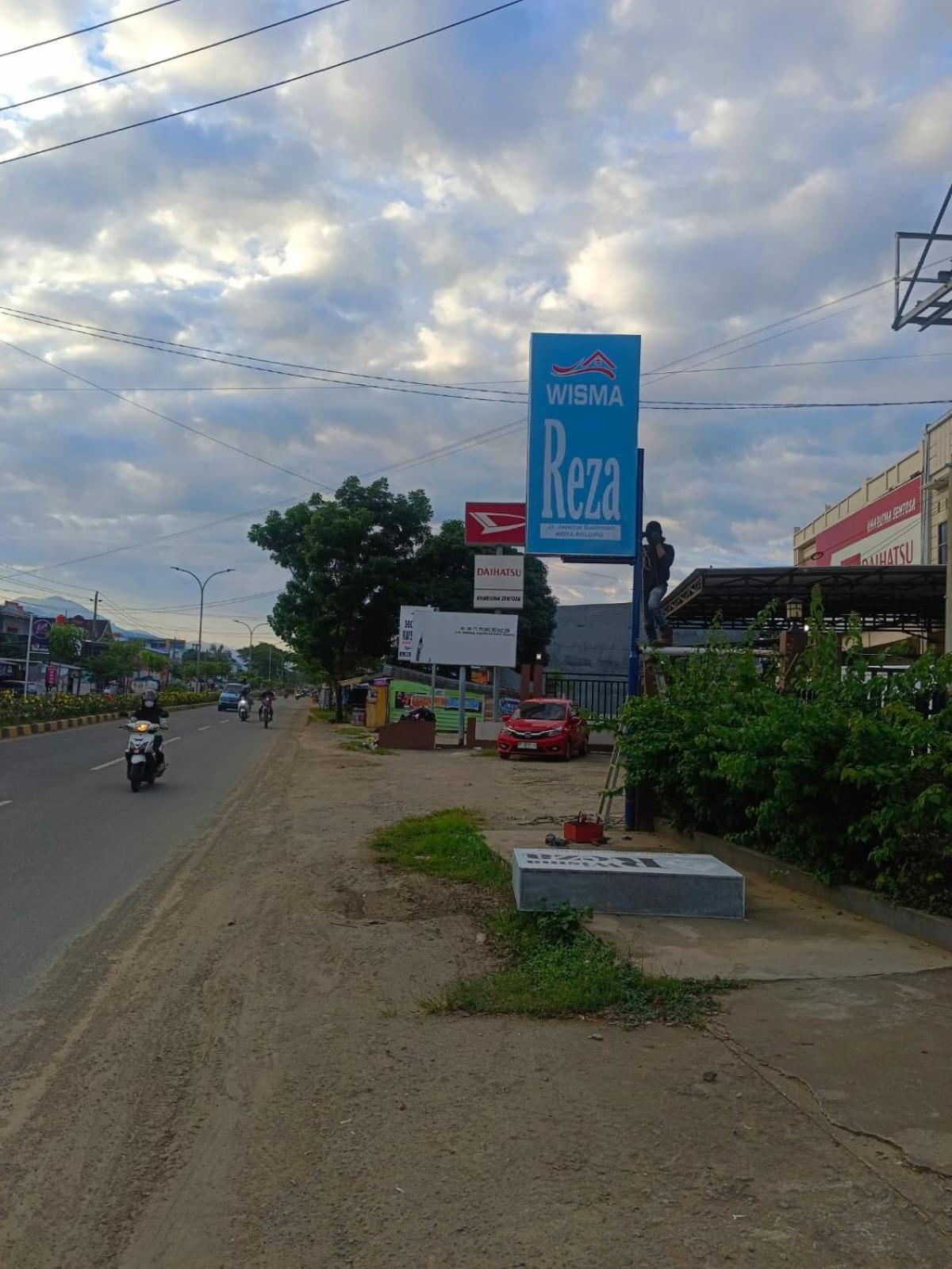 Motel Wisma Reza Palopo Exterior foto